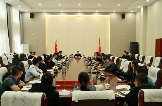 区委副书记,区长郭政主持会议并讲话,区委常委,常务副区长崔峰,副区长